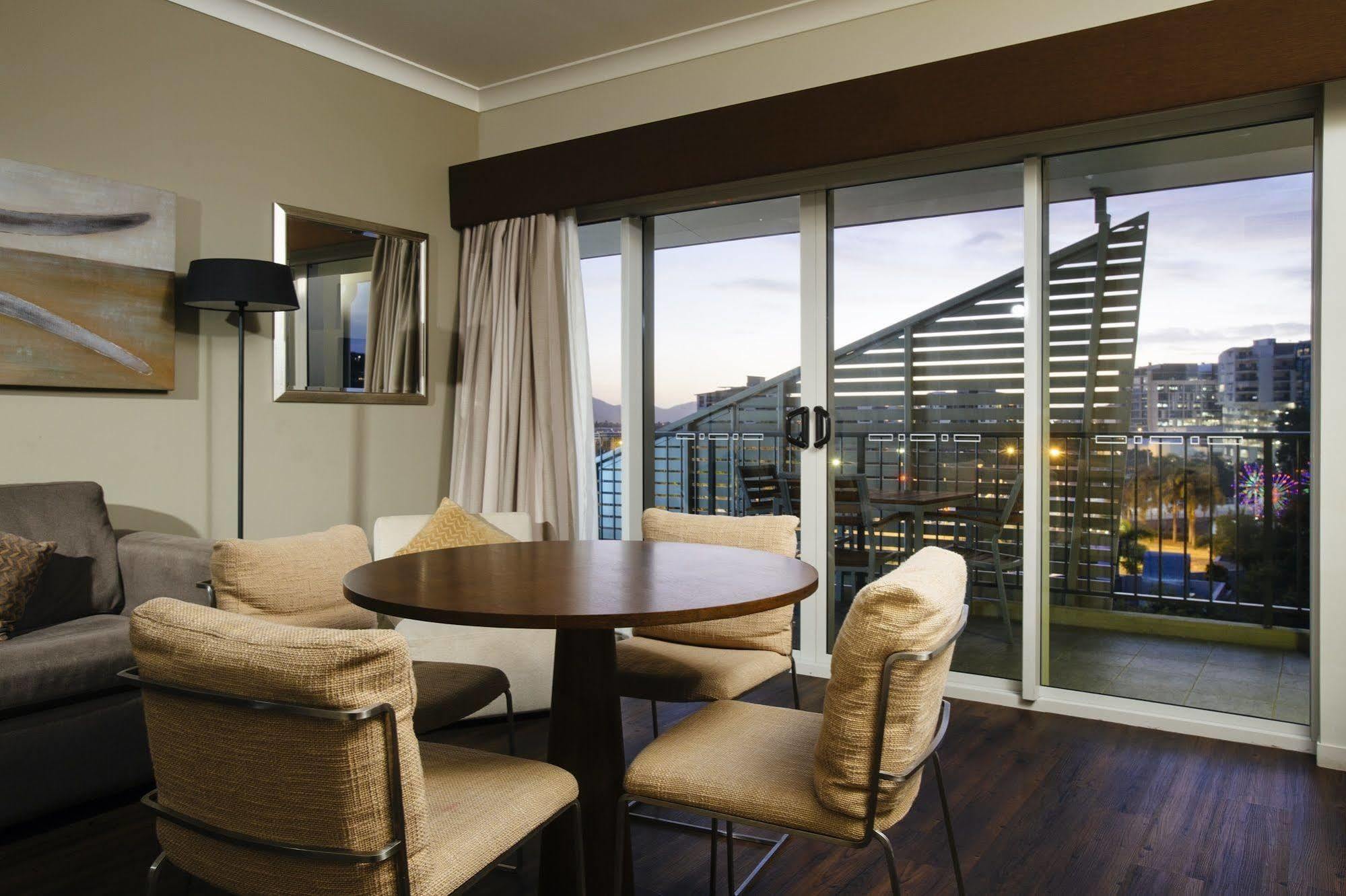 Grand Hotel And Apartments Townsville Dış mekan fotoğraf